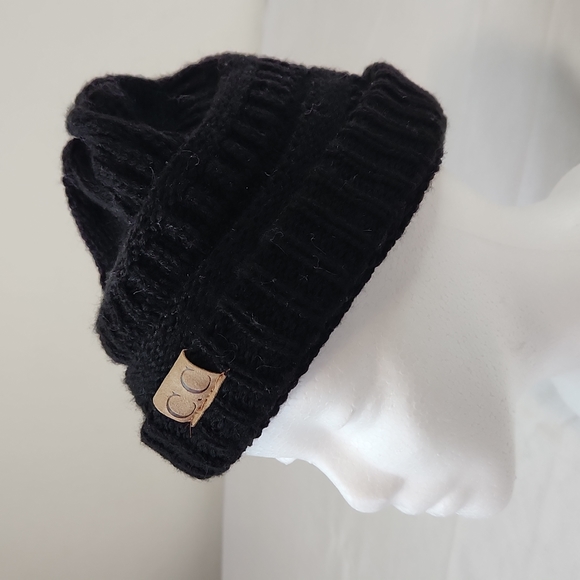 C.C. Kids black beanie hat. Size OS - Picture 4 of 5